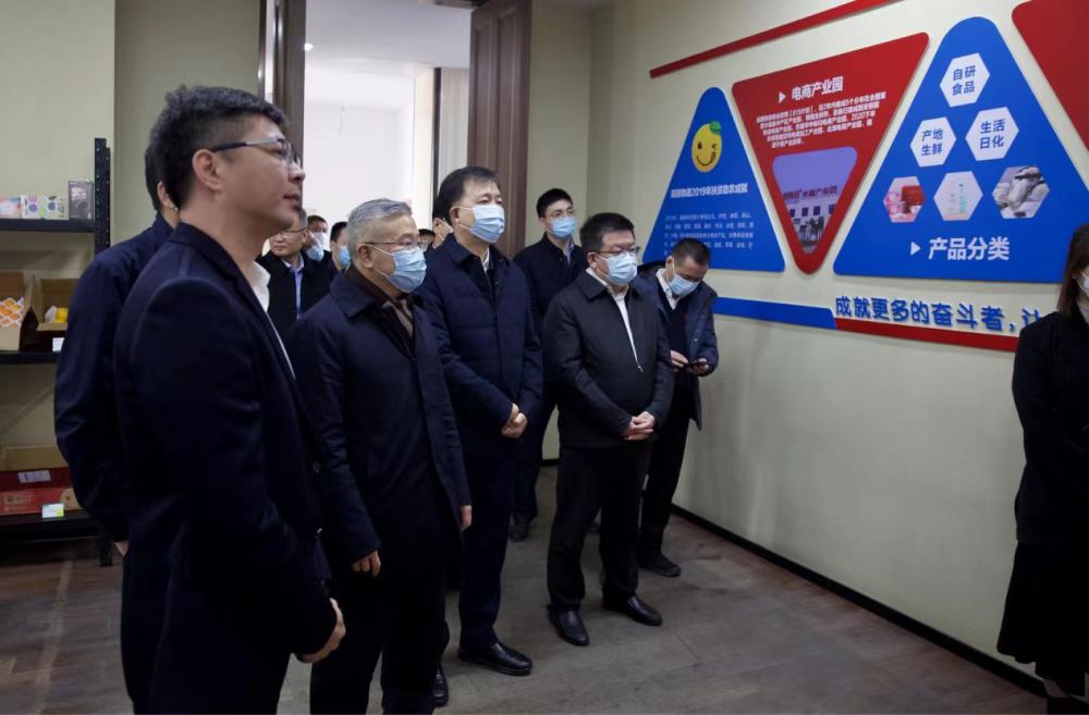 发展的同时，辰颐物语一直积极参与乡村振兴事业，在核心产地建立仓库，帮助果农解决农产品滞销、压价等问题，让优质农产品走出大山、走出产地，触达万千家庭用户