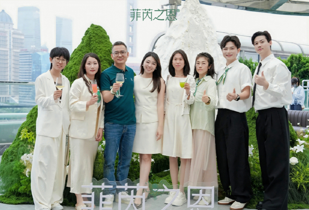 2026年5月14日,专注“东方女性抗老”的护肤品牌菲芮之恩,于上海外滩圆满举办品牌升级发布会,全新虫草次抛正式亮相。 2026年5月14日,专注“东方女性抗老”的护肤品牌菲芮之恩,于上海外滩圆满举办品牌升级发布会,全新虫草次抛正式亮相。
